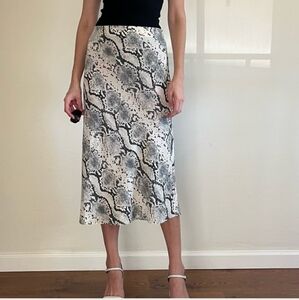 Wilfred Free by Aritzia skirt. Snake print with elastic band and zipper.